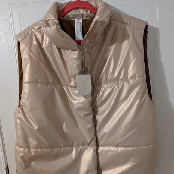NWT Fabletics Oversized Puffer Vest Size XS - Picture 5 of 7